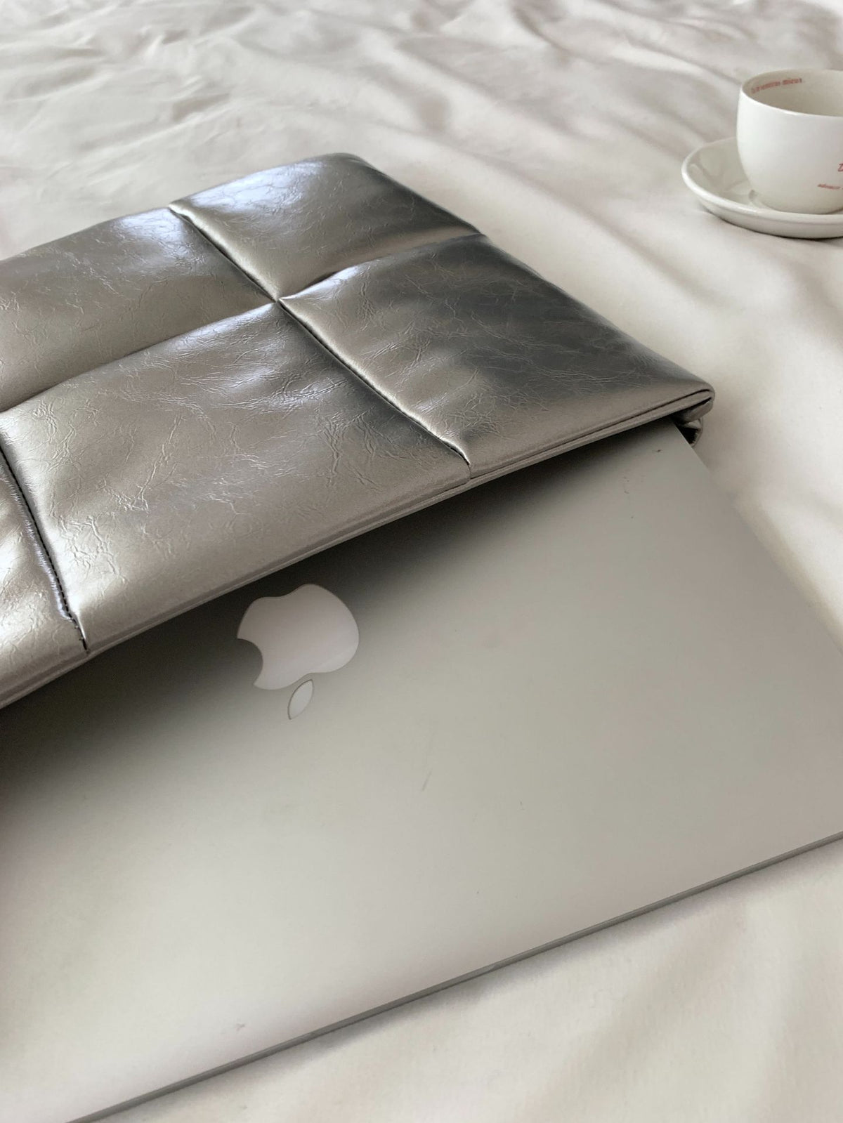 Magnetic Pillow Laptop Bag