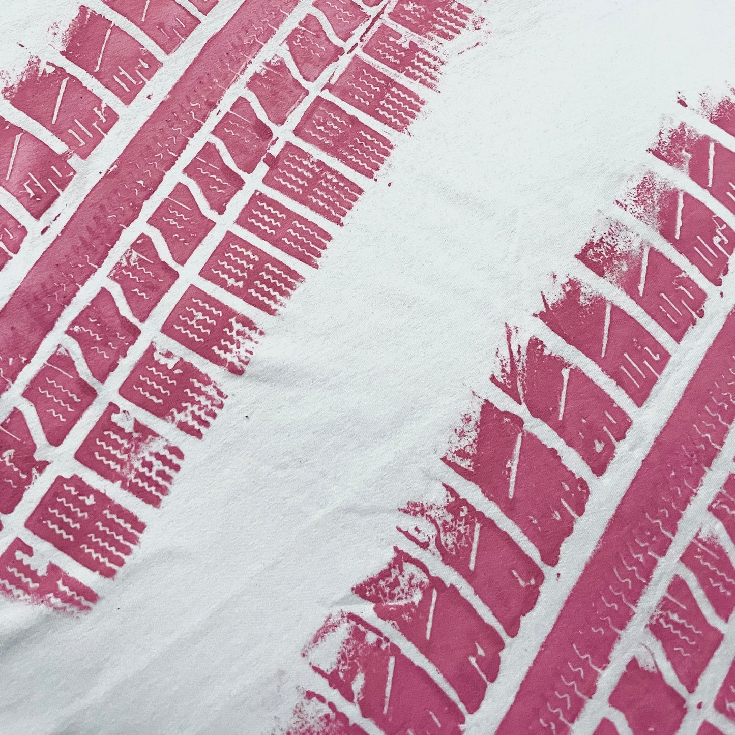 ABSTRAKT TIRE TEE